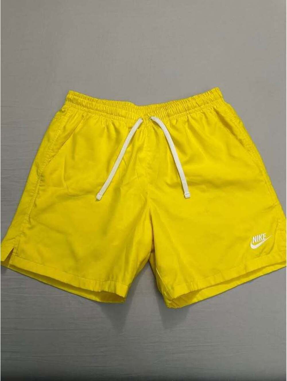 Nike Club Woven Shorts
Mens Size Medium
Used Like New $40